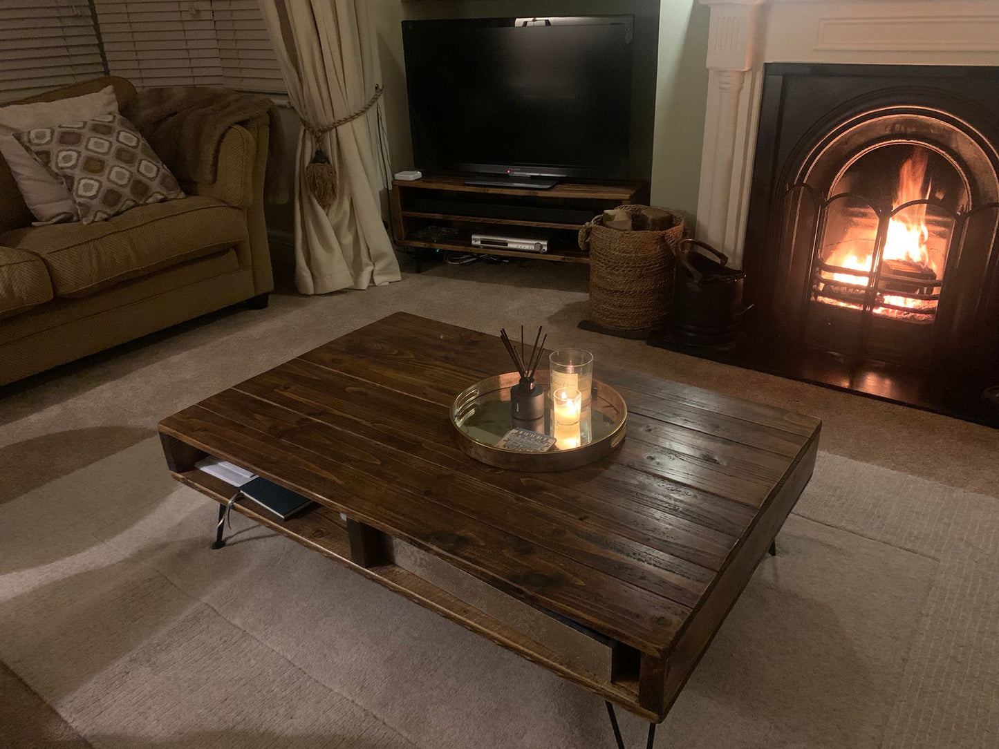 Rustic Reclaimed Wood Hairpin Leg Coffee Table - Pallet Style - **Free Delivery**